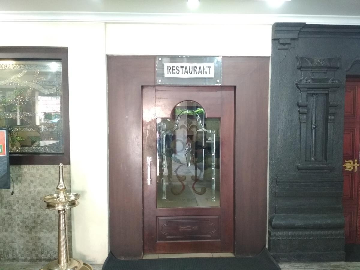 Hotel Rukmini Alwaye Exterior photo