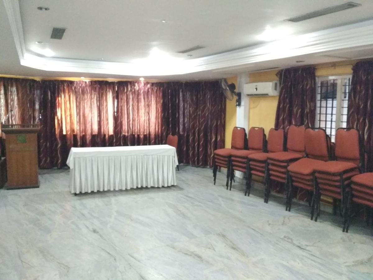 Hotel Rukmini Alwaye Exterior photo