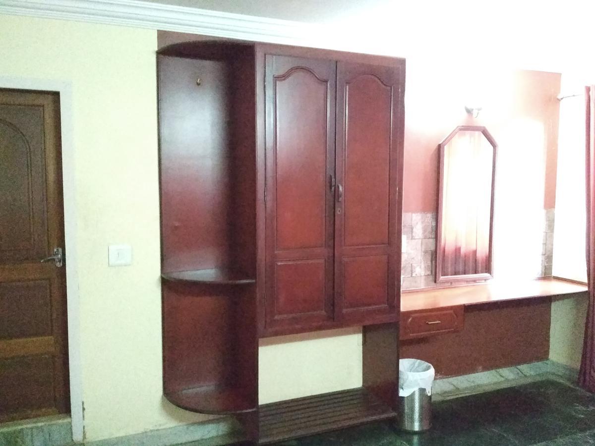 Hotel Rukmini Alwaye Exterior photo